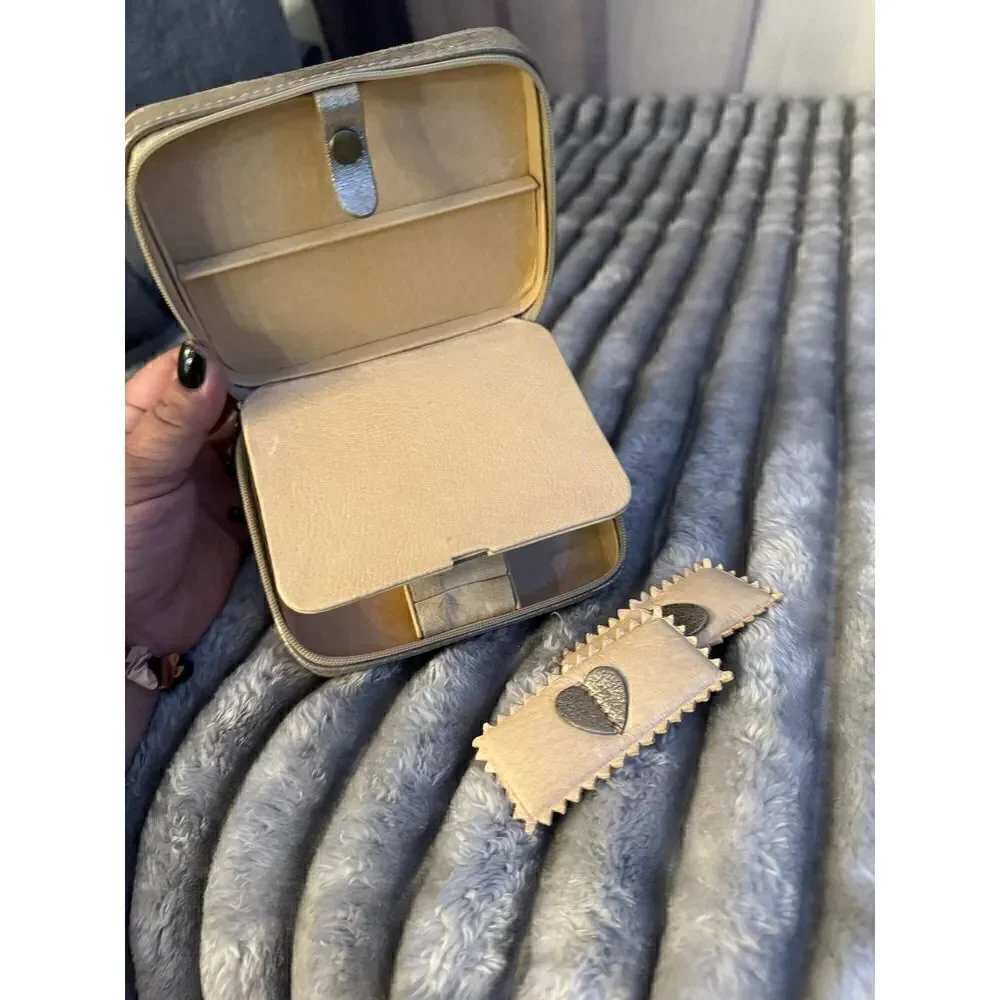 Vintage love p & g y2k travel jewelry box/storage case